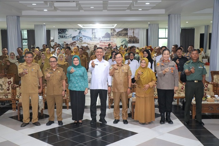 LUNCURKAN: Pemkot Singkawang meluncurkan Kampung Keluarga Berkualitas dan program makanan bergizi gratis untuk kelompok 3B.