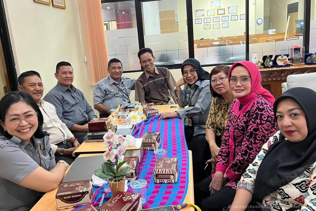 Rapat evaluasi pengawasan MPD Notaris Kabupaten Kubu Raya di di Ruang Rapat Divisi Pelayanan Hukum Kanwil Kemenkum Kalbar pada Selasa (25/11).