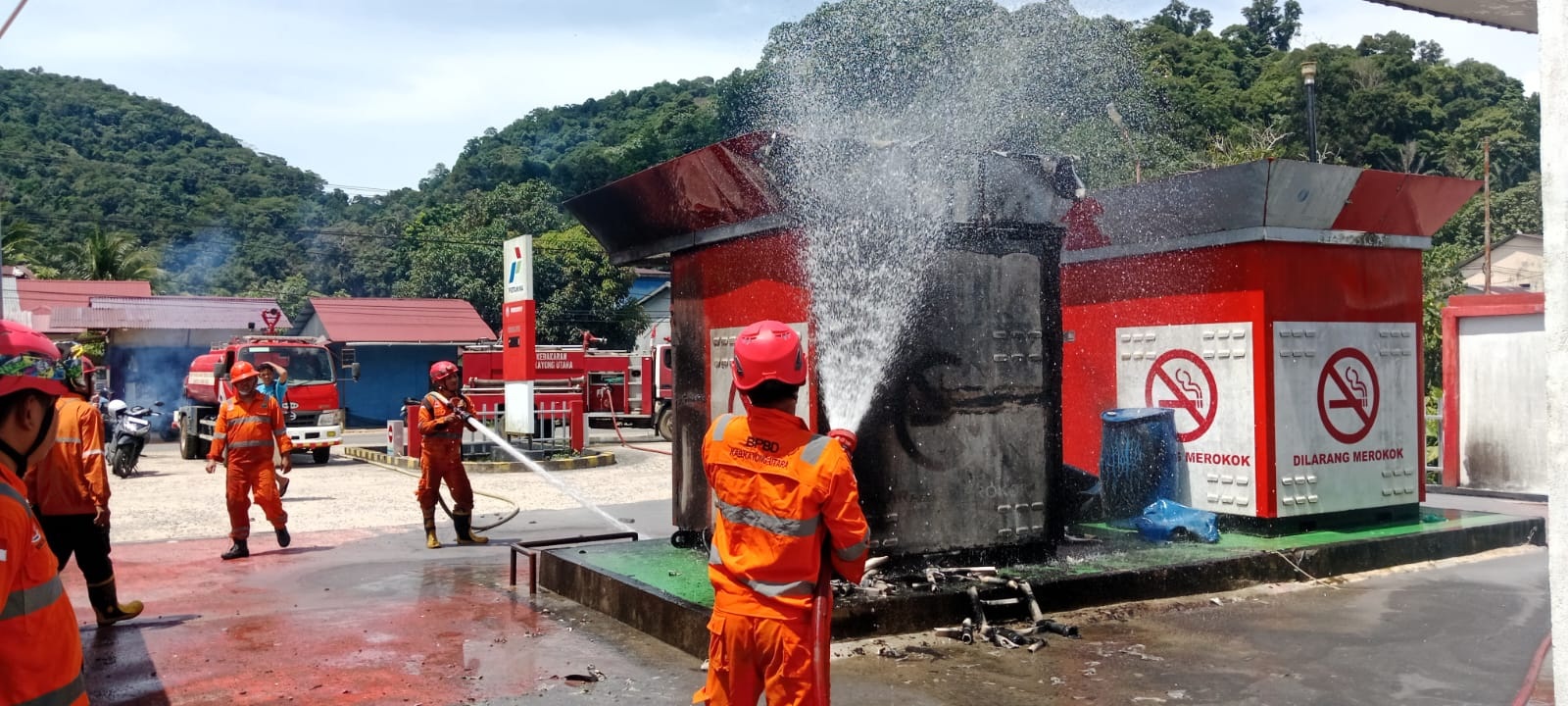 TERBAKAR : Kondisi Pertashop di Sukadana, Kabupaten Kayong Utara terbakar.
