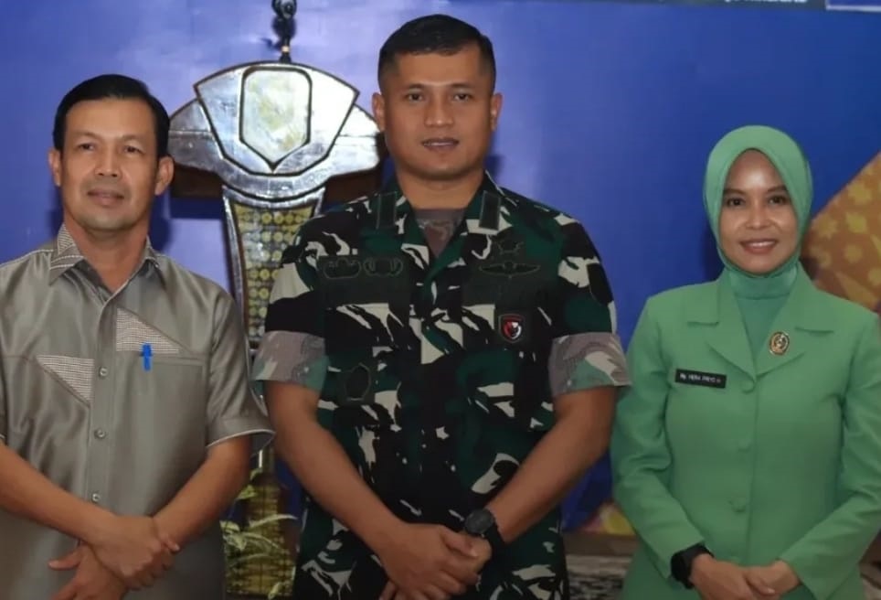 PISAH SAMBUT: Ketua DPRD Kabupaten Sambas saat menghadiri pisah sambut Dandim 1208 Sambas.