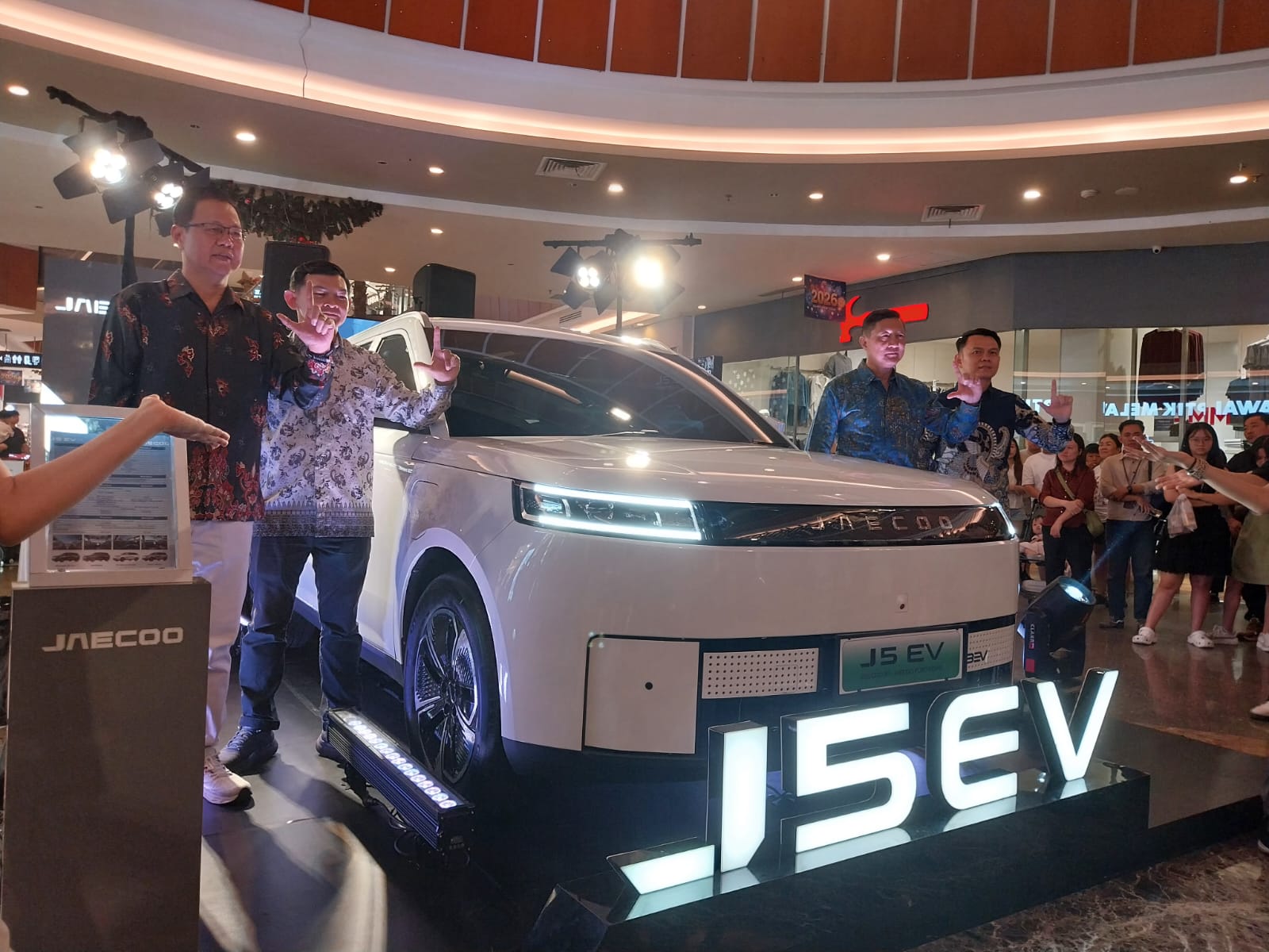 LUNCURKAN : Peluncuran SUV listrik Jaecoo J5 EV dilaksanakan di City Store Ayani Mega Mall Pontianak, Kamis (27/11) malam.