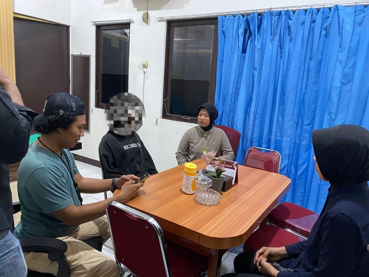 Satreskrim Polres Singkawang mengamankan dua terduga pelaku tindak pidana kesusilaan yang dilakukan melalui siaran langsung di media sosial pada Kamis (27/11) malam.