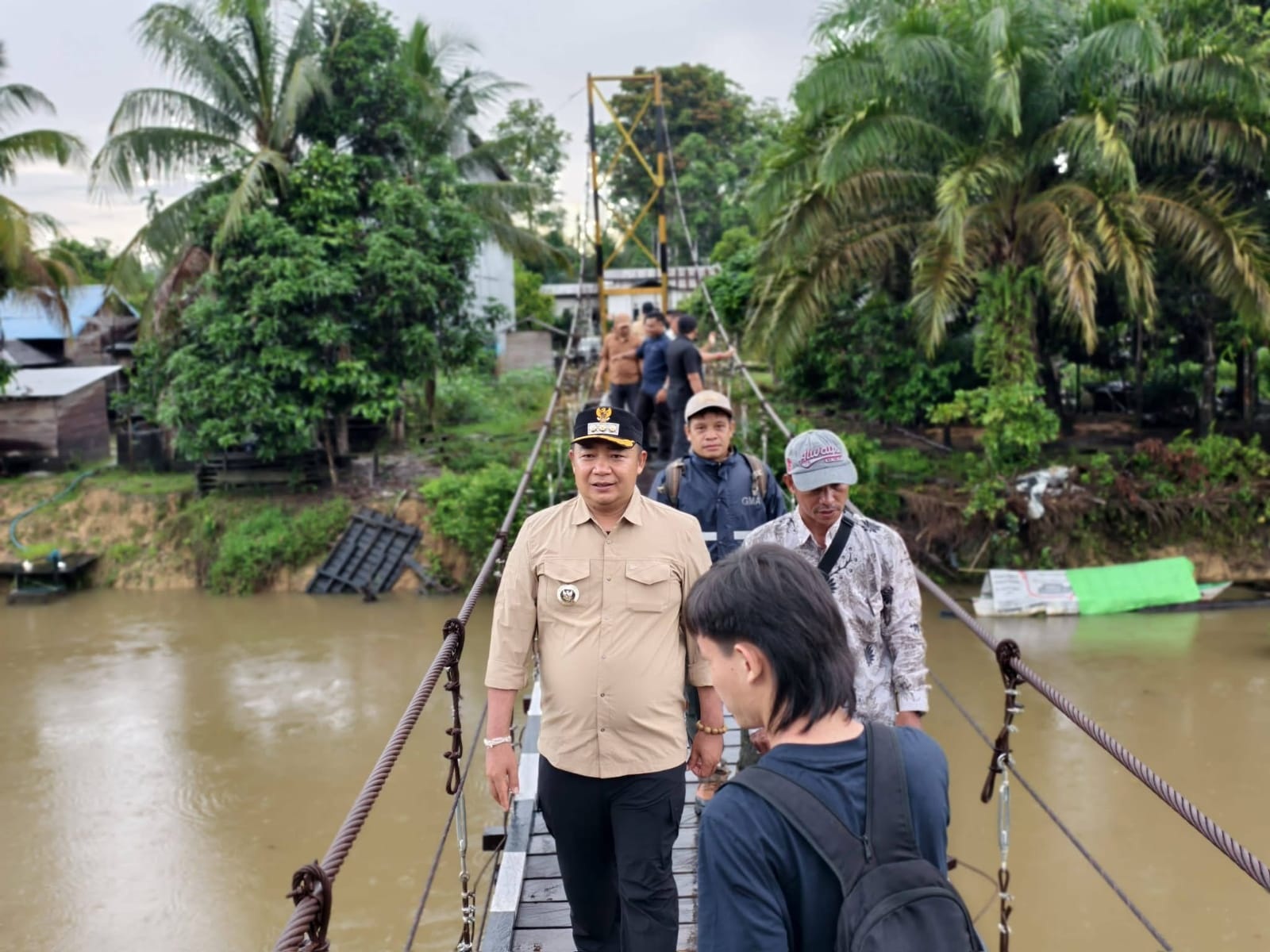 KUNKER : Bupati Ketapang, Alexander Wilyo, saat melakukan kunjungan kerja ke daerah terpencil di Ketapang beberapa waktu lalu.
