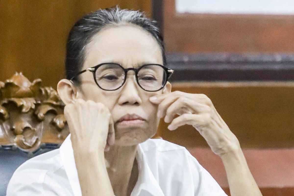 Nany Widjaja di Pengadilan Negeri Surabaya, Rabu (27/11). 