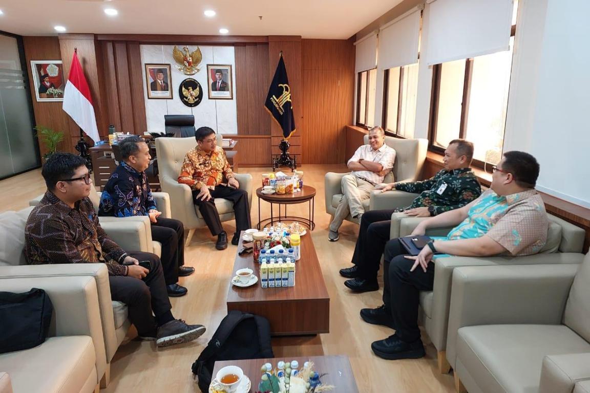 Kanwil Kemenkum Kalbar melaksanakan koordinasi strategis terkait rencana sosialisasi KUHP dan KUHAP di ruang Wakil Menteri Hukum RI, Sekretariat Jenderal Kementerian Hukum. Kamis (26/11).