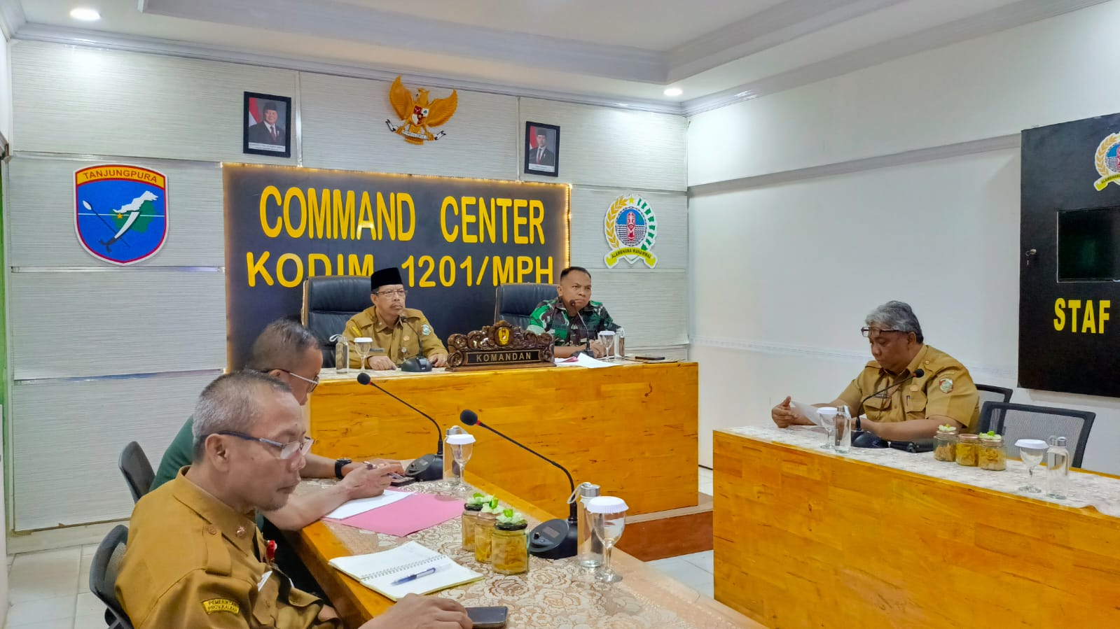VIDEO: Dandim Mempawah dan Sekda beserta jajaran saat mengikuti video conference Evaluasi Percepatan Pembangunan KDMP.