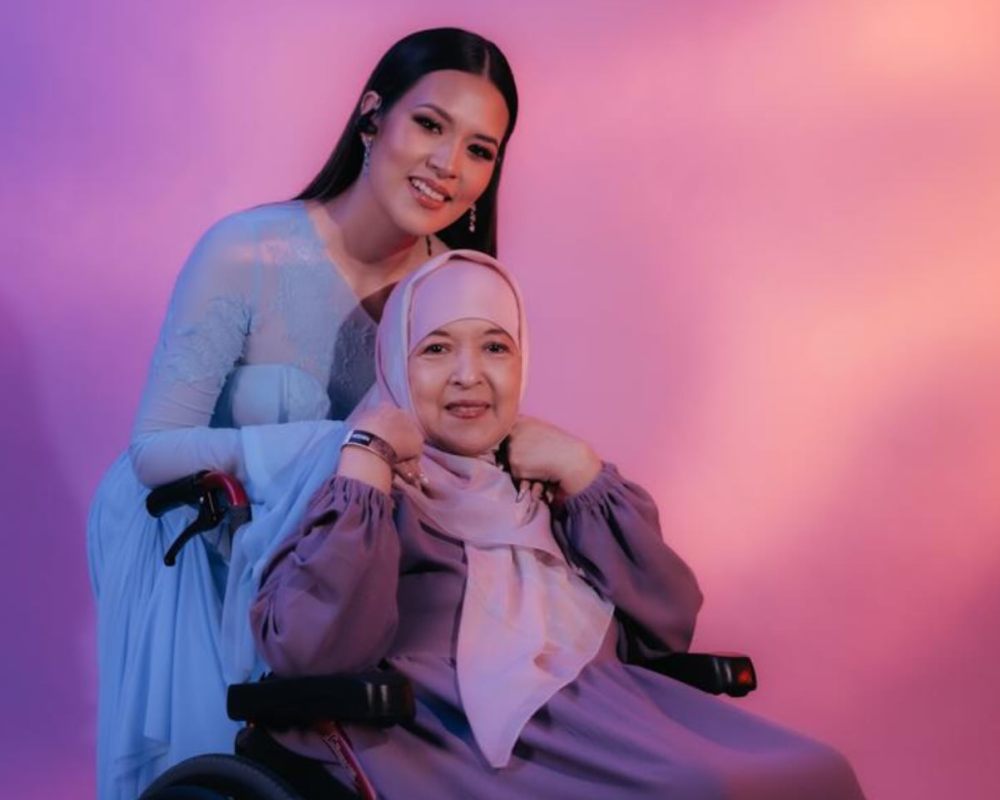 Raisa bersama almarhumah ibunda Ria Ria Mariaty.