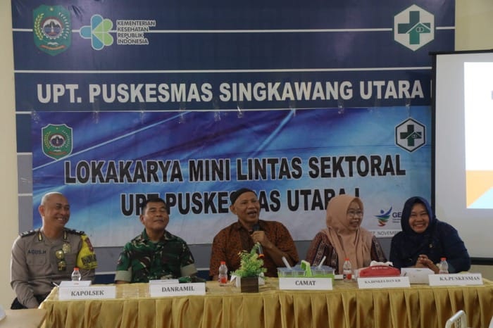 LOKAKARYA: Camat Singkawang Utara, Awang Martin, membuka Lokakarya Mini Lintas Sektor yang membahas capaian dan tantangan imunisasi balita di Singkawang Utara.