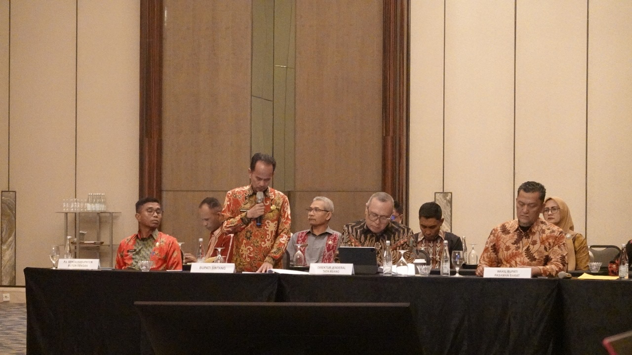 PAPARKAN: Bupati Sintang paparkan rencana detail tata ruang Perkotaan Kelam kepada Kementerian ATR/BPN RI di Jakarta, Kamis (27/11).