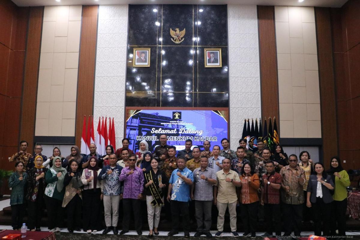 Kanwil Kemenkum Kalbar menggelar audiensi bersama Pemkab Sintang terkait pembentukan dan penguatan Posbankumdeskel pada Jumat (28/11).