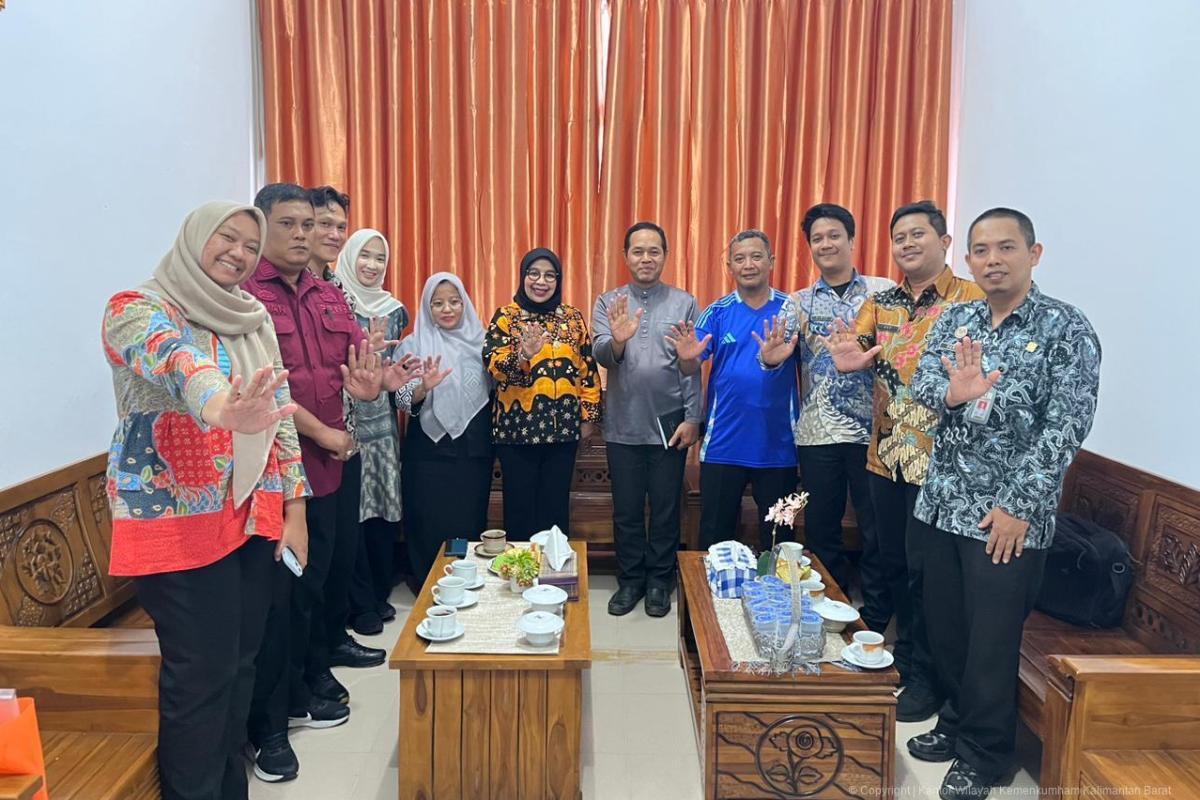 Kanwil Kemenkum Kalbar menggelar koordinasi bersama Kesbangpol Kabupaten Sambas pada Jumat (28/11).