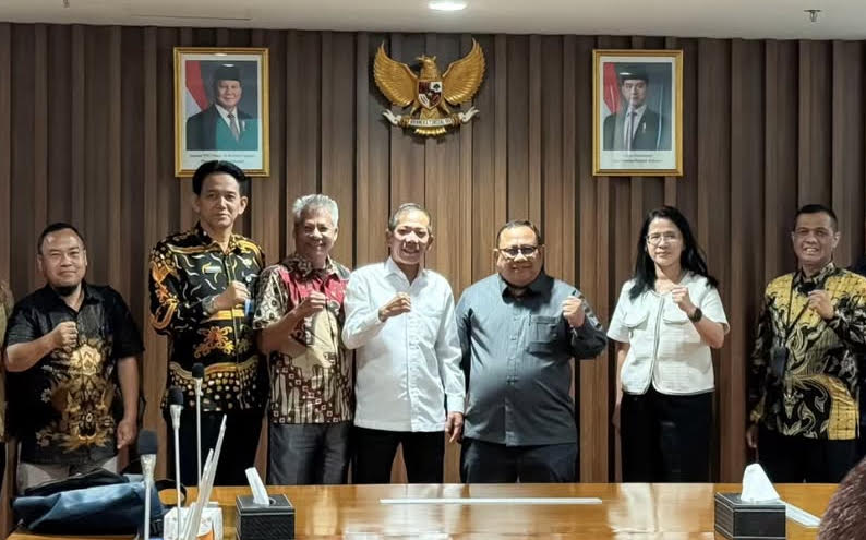 AUDIENSI : Jamhuri Amir, memimpin audiensi terkait pengenaan pajak penghasilan terhadap koperasi perkebunan kelapa sawit.