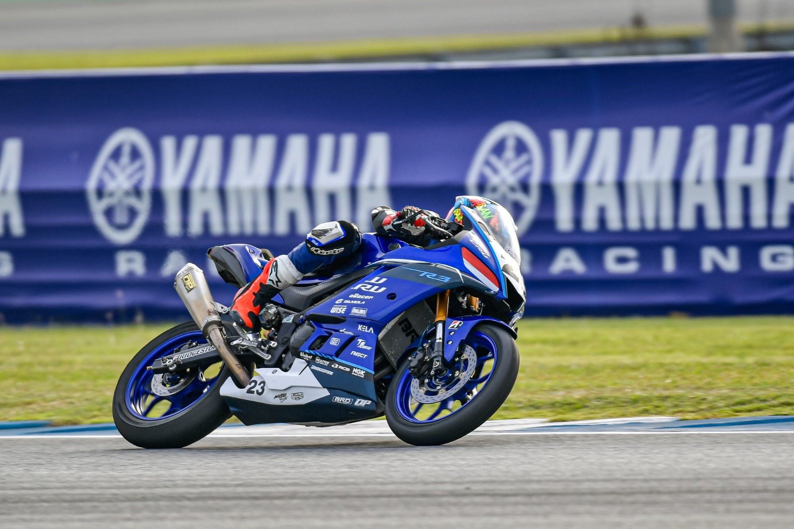 Debut di Yamaha R3 BLU CRU Asia-Pacific Championship.