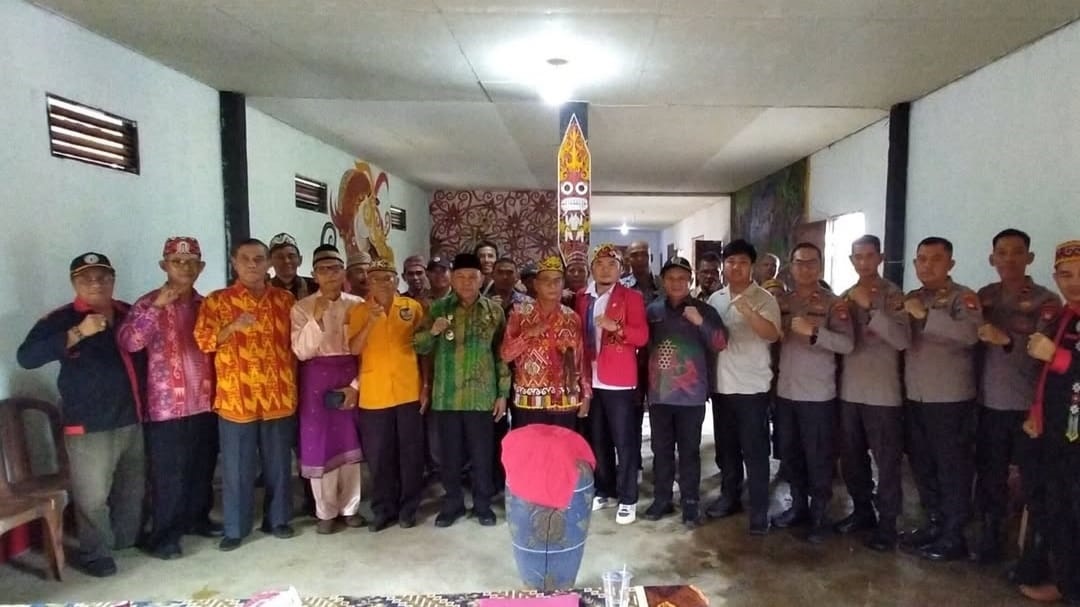 BERSAMA: Wakil Bupati dan tamu undangan berfoto bersama usai pelantikan dan Rakor Timanggong