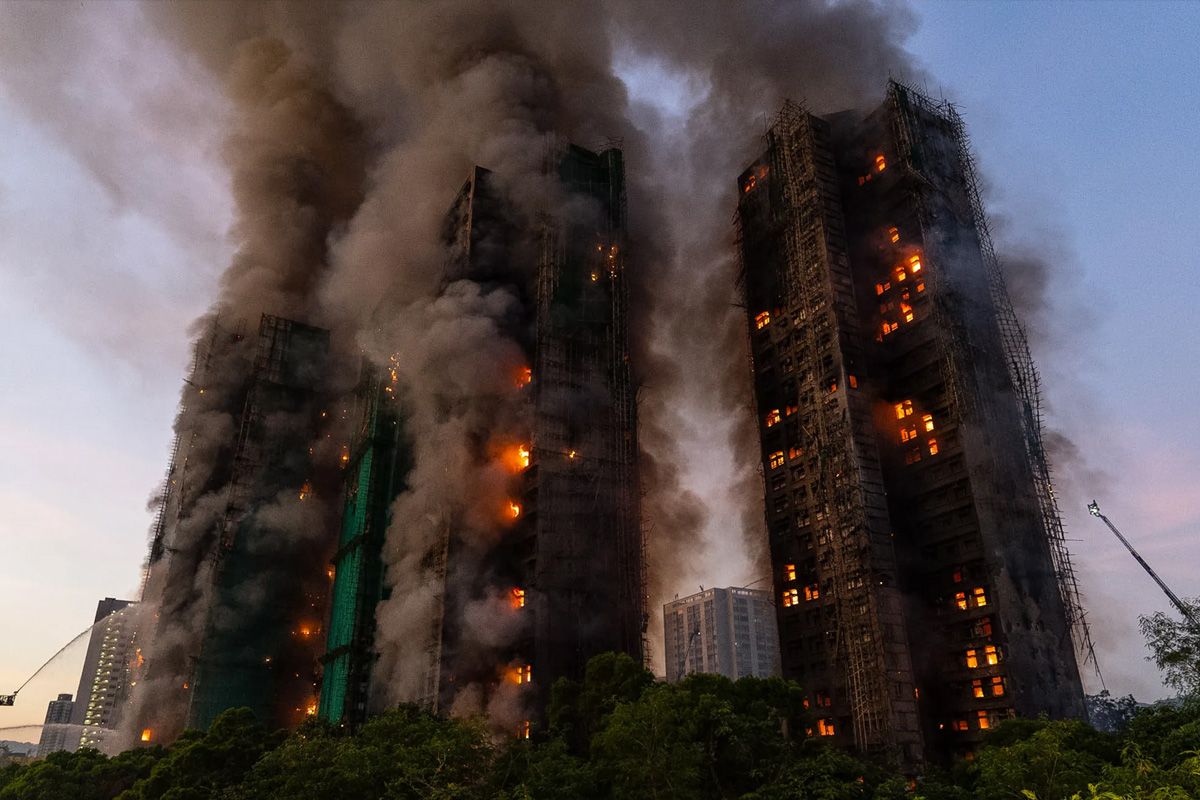 Kebakaran hebat di Wang Fuk Court, Tai Po, Hong Kong, Rabu (26/11).