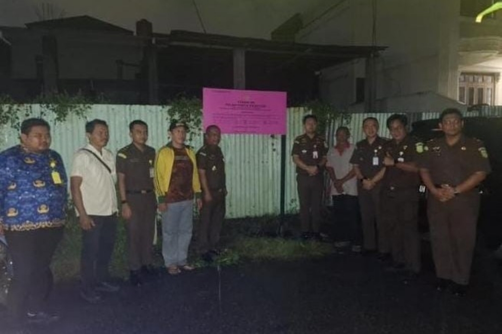 Kejaksaan Tinggi Kalimantan Barat, sita eksekusi aset milik terpidana korupsi Wendy alias Asia di empat lokasi pada Senin (1/12).