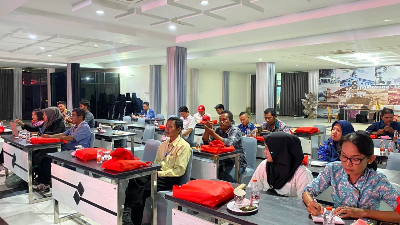PELATIHAN : Dinas Pedagang, Perindustrian, Koperasi dan UKM Kota Singkawang, mengadakan kegiatan pelatihan peningkatan kapasitas SDM koperasi Kelurahan Merah Putih di Kota Singkawang, Senin (1/12)