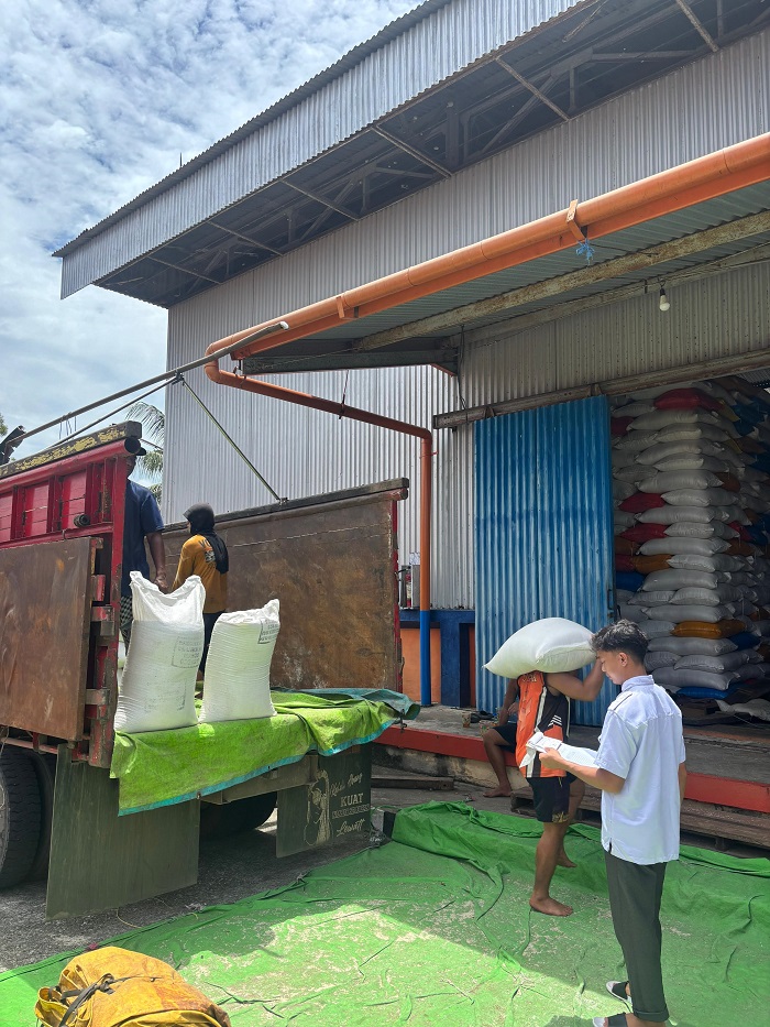 Stok beras di Bulog Putussibau dipastikan aman untuk tahun depan.