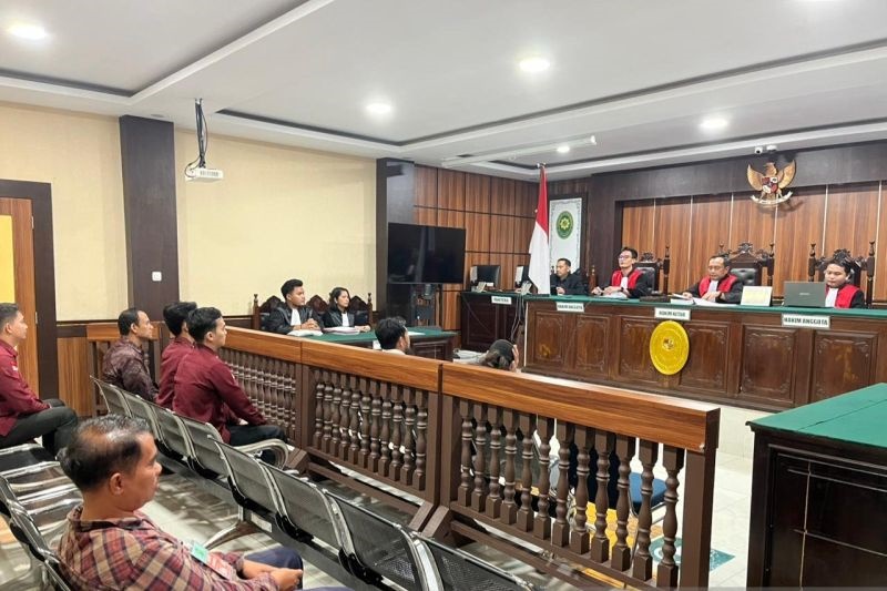 WNA Aljazair dideportasi setelah melanggar keimigrasian dengan memasuki Indonesia melalui jalur ilegal di PLBN Entikong.