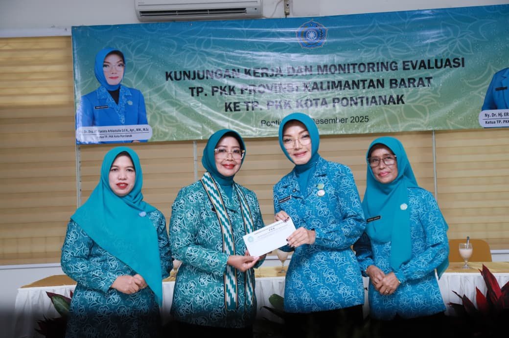 KUNJUNGAN: Ketua TP PKK Kota Pontianak Yanieta Arbiastutie Kamtono menerima kunjungan kerja Ketua TP PKK Provinsi Kalbar Erlina Ria Norsan.