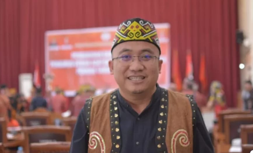 Teks Foto : Ketua Tim Hukum Norsan-Krisantus, di Pilgub Kalbar 2025-2029, Glorio Sanen.