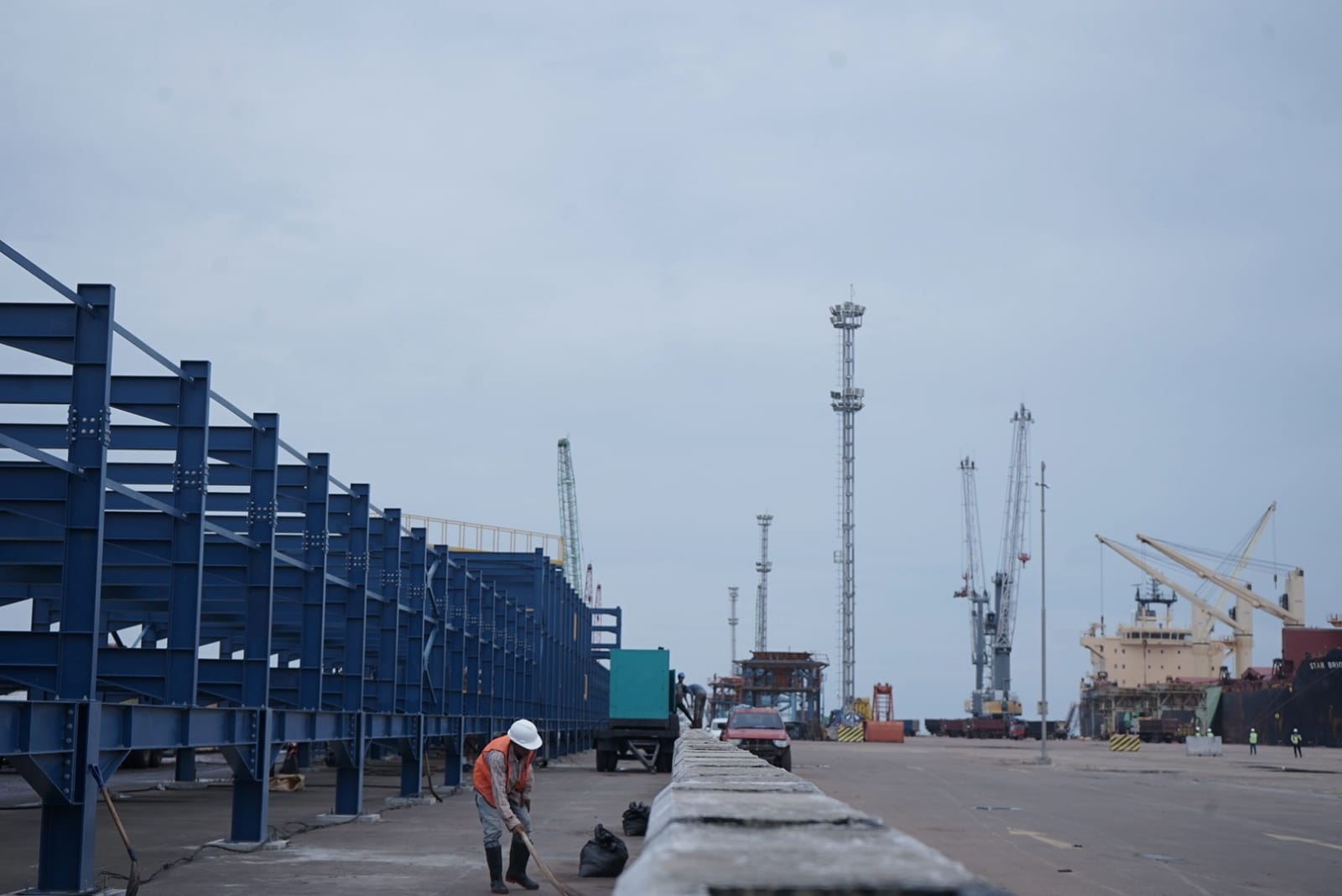 PELABUHAN KIJING: Pelabuhan Kijing, Kabupaten Mempawah yang digadang-gadang mampu mendongkrak aktivitas ekspor-impor dan perdagangan domestik masih sepi.