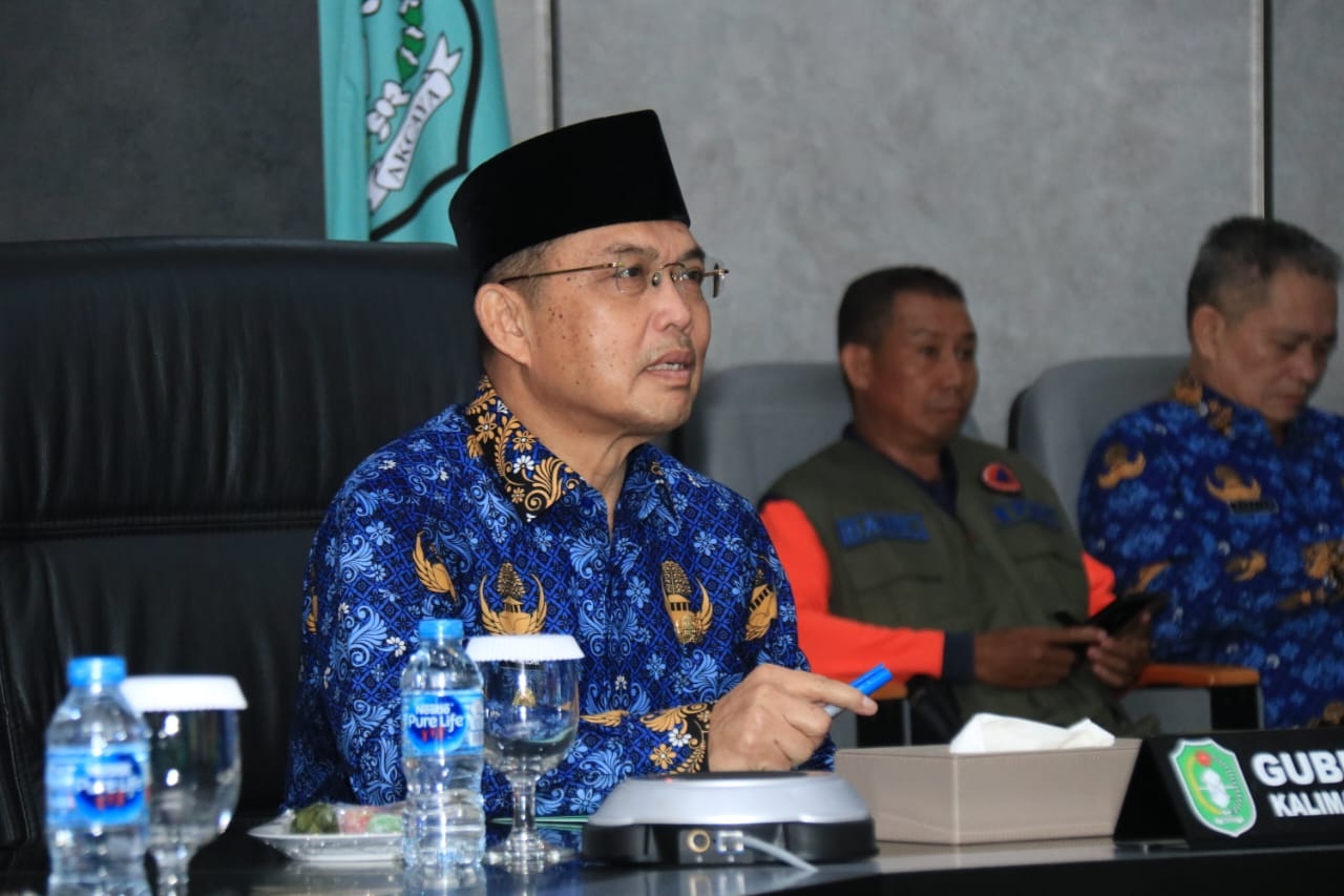 RAKOR: Gubernur Kalbar Ria Norsan menghadiri Rakor Nasional Antisipasi Nataru 2026 untuk memastikan stok pangan dan kesiapan destinasi wisata tetap aman.