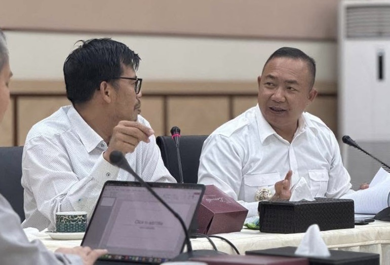 LISTRIK : Bupati Ketapang, Alexander Wilyo, mendatangai Kementerian ESDM untuk mengusulkan listrik untuk 47 desa di Ketapang, Selasa (2/12).
