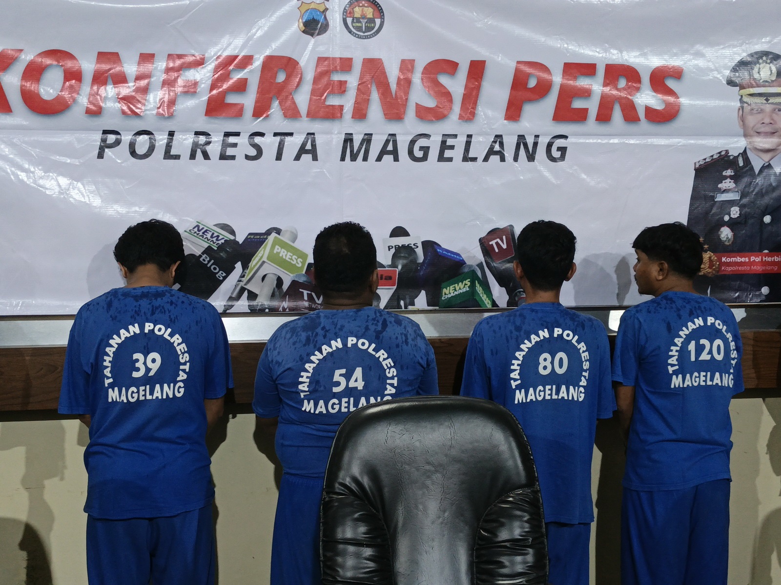 DICULIK: Polres magelang menyelamatkan ibu anak yang diculik debt collector.