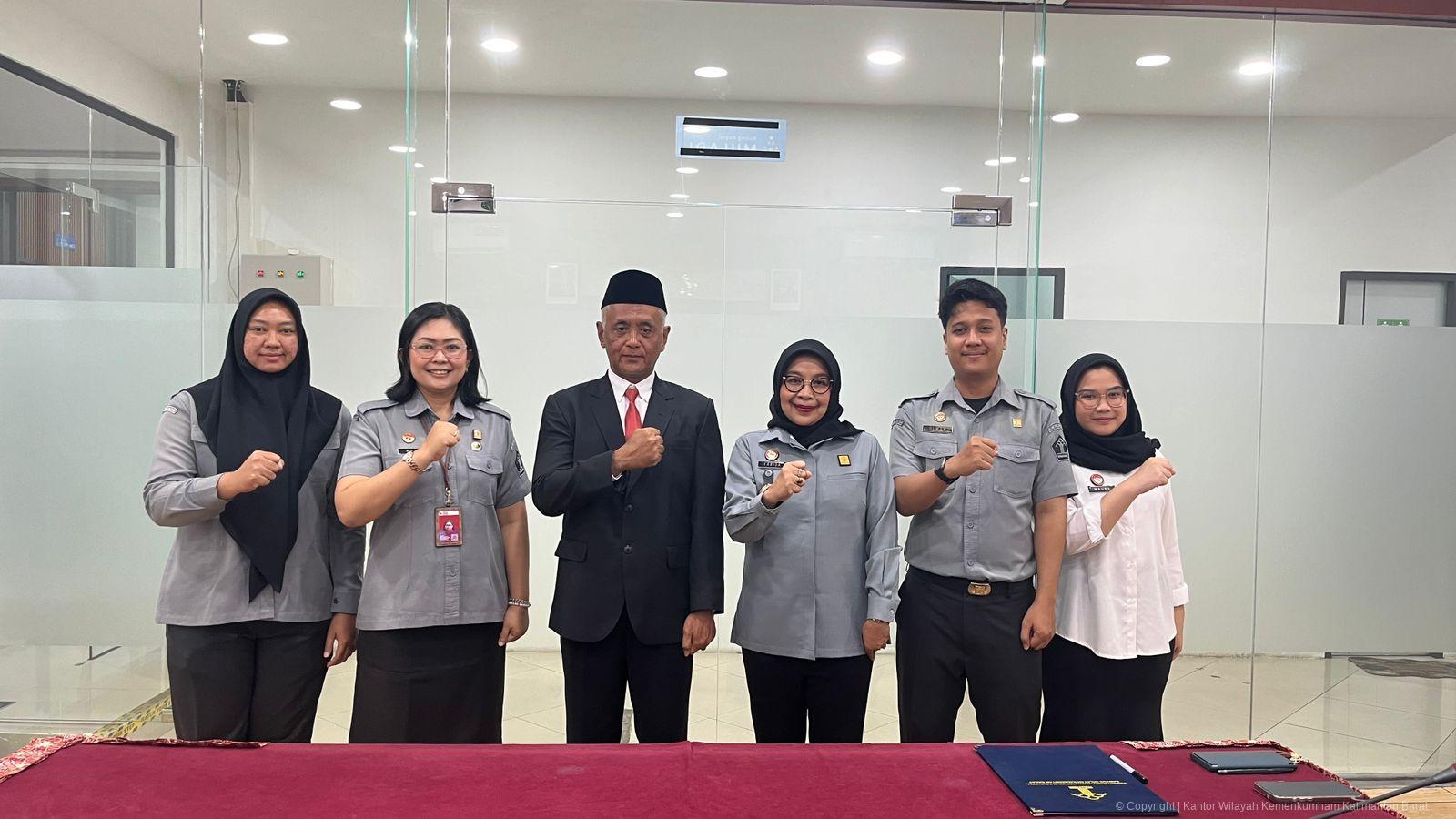 Pelantikan Anggota MKNW Kalimantan Barat, pejabat yang dilantik bersama jajaran Kanwil Kemenkum Kalbar menunjukkan komitmen dalam pengawasan profesi notaris.