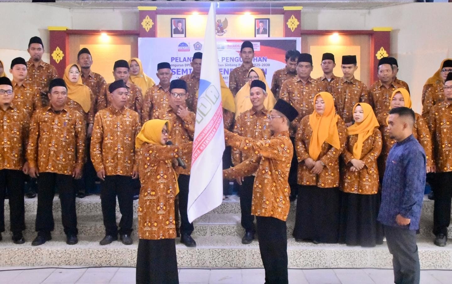 DILANTIK: Suasana pelantikan pengurus AGPAII Sintang 2025&ndash;2030 di Gedung PGRI Sintang.