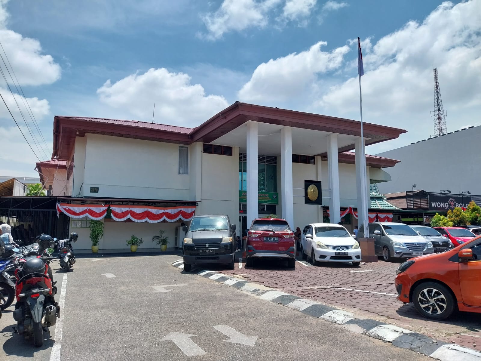 Pengadilan Negeri Pontianak Kelas 1A, tempat sidang pertama Iky kabah.