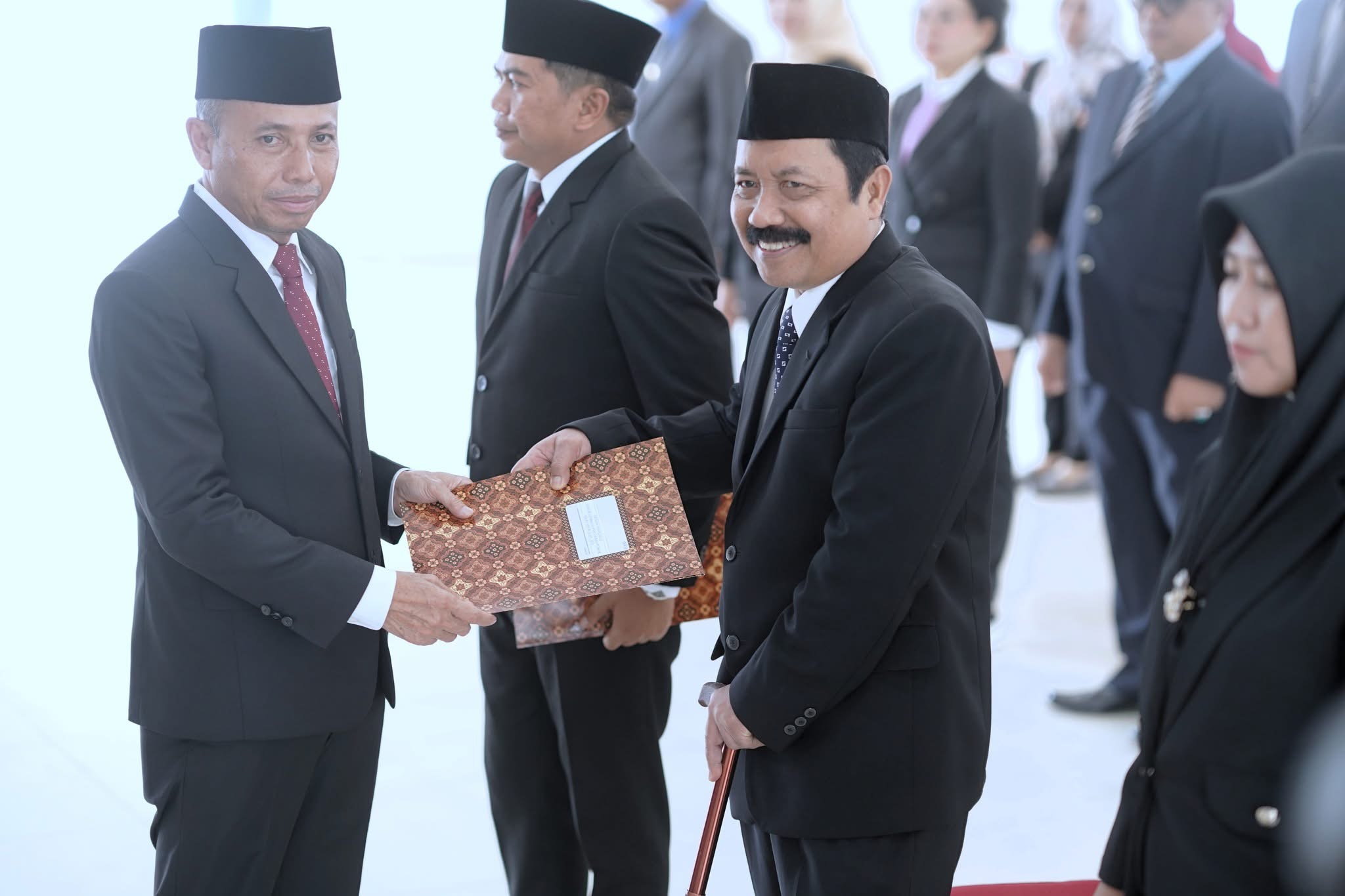 LANTIK : Sekda Ketapang, Repalianto, melantik Dewas LPPL RKK periode 2025-2030, Senin (8/12).