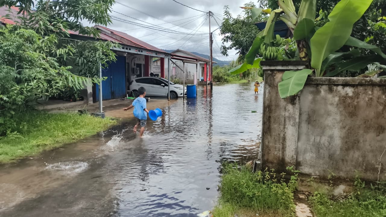 BANJIR : Kondisi salah satu lokasi pemukiman yang terkena banjir rob di Kayong Utara.