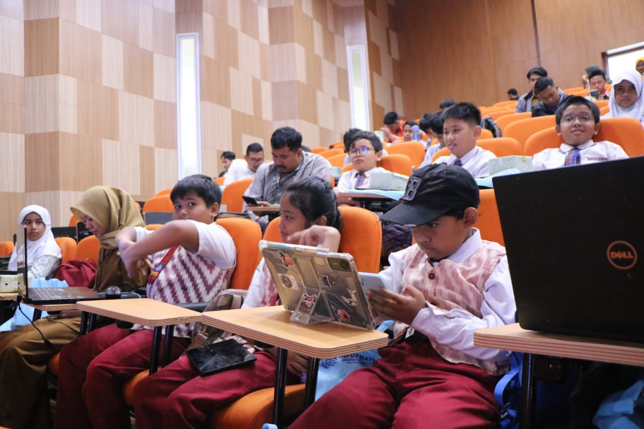 KODINGMU: Anak-anak sekolah dasar yang mengikuti peluncuran platform Kodingmu di Pontianak.