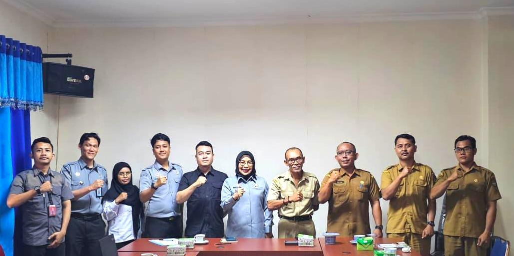 Pejabat Kanwil Kemenkum Kalbar mengikuti pembahasan tindak lanjut hasil Pemeriksaan Interim BPK Tahun 2025 di Pontianak.
