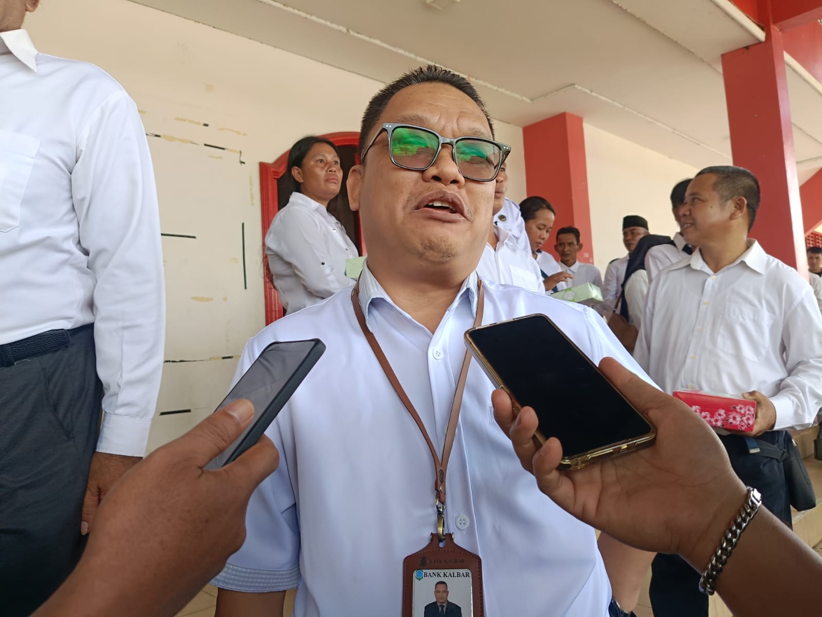 Agus Purnomo Pimpinan Salah Satu Bank Daerah di Putussibau.
