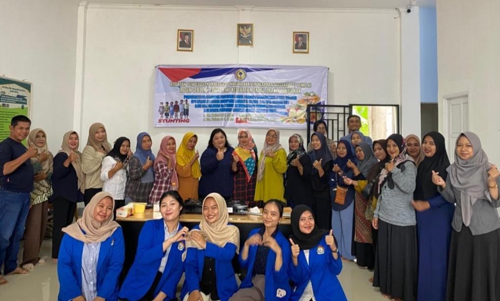 Tim PkM STIKes Panca Bhakti Pontianak bersinergi menghadirkan inovasi PMT berbasis pangan lokal untuk mendukung tumbuh kembang balita di Desa Sungai Rengas.