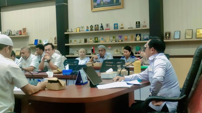 REALISASI ANGGARAN: Rapat Evaluasi Realisasi Anggaran di Ruang Rapat Wali Kota yang dipimpin Wakil Wali Kota Singkawang.