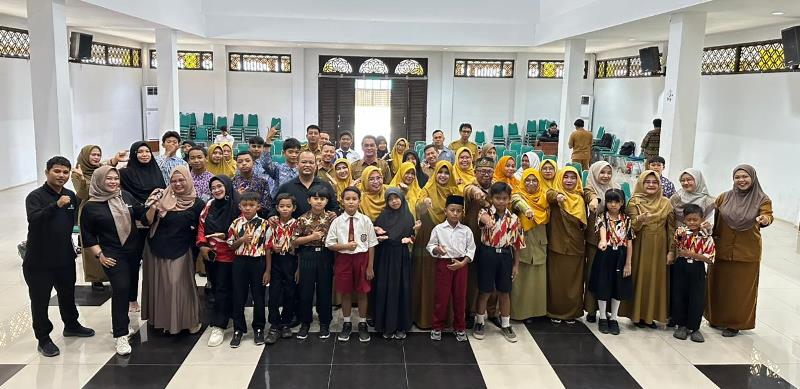 BERSAMA: Para peserta bimtek foto bersama.