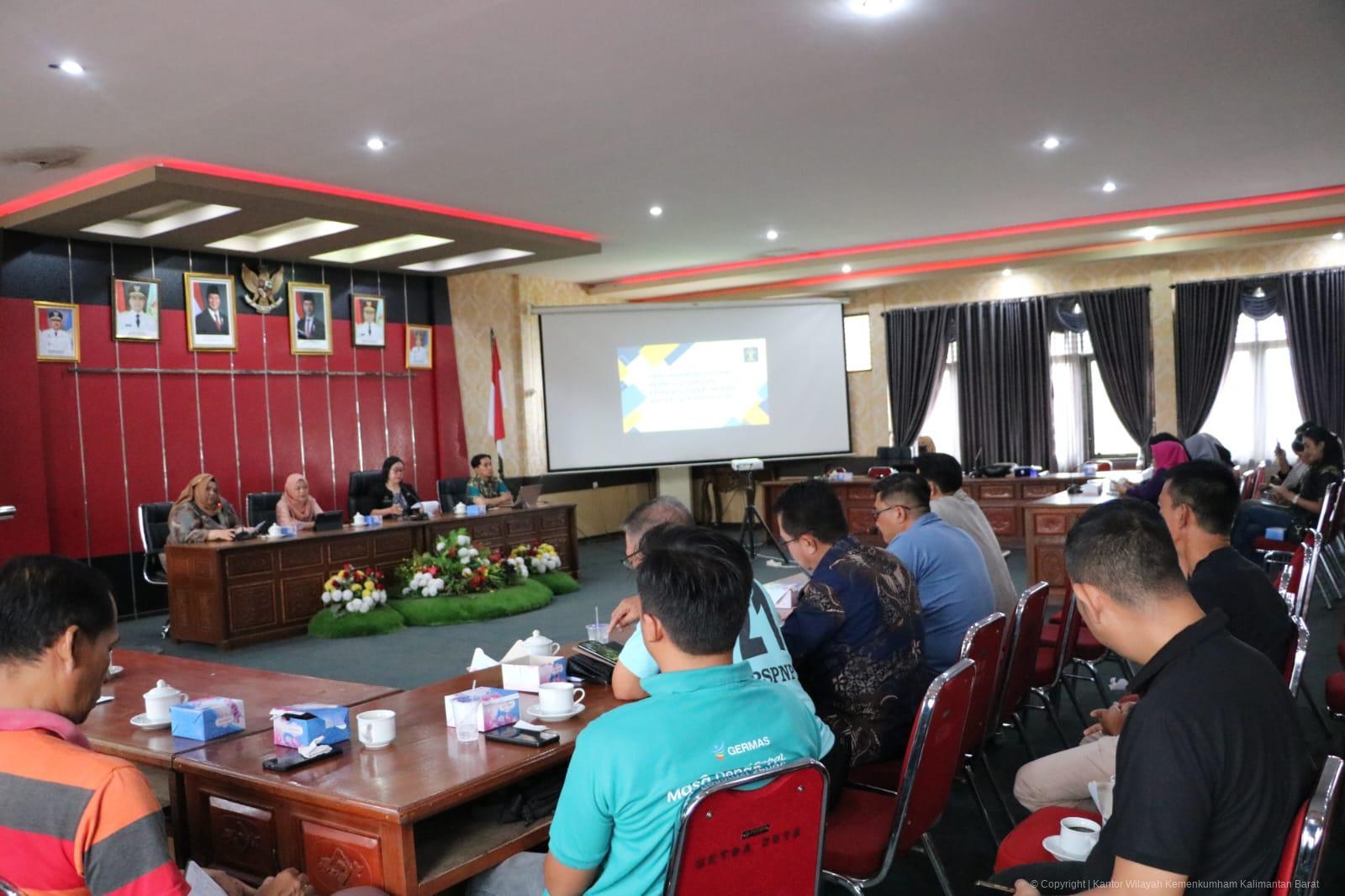 Sosialisasi dan evaluasi pengharmonisasian Raperda/Raperkada di Sanggau, perkuat kualitas regulasi dan tata kelola pemerintahan daerah.