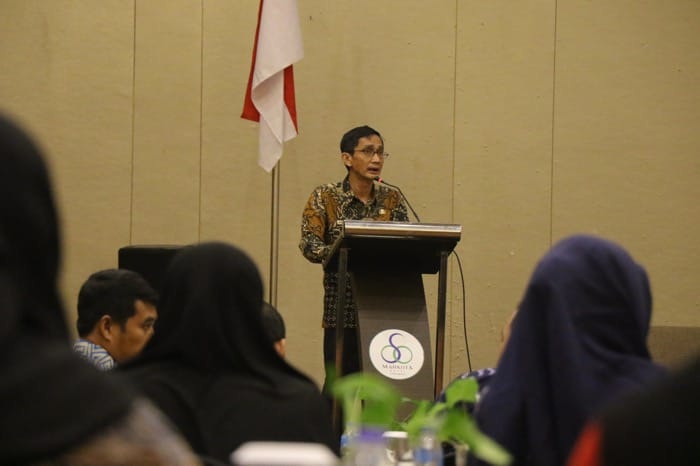SAMBUTAN: Staf Ahli Wali Kota Singkawang, Evan Ernanda, saat menyampaikan sambutan pada Diseminasi Riset dan Inovasi Daerah 2025.