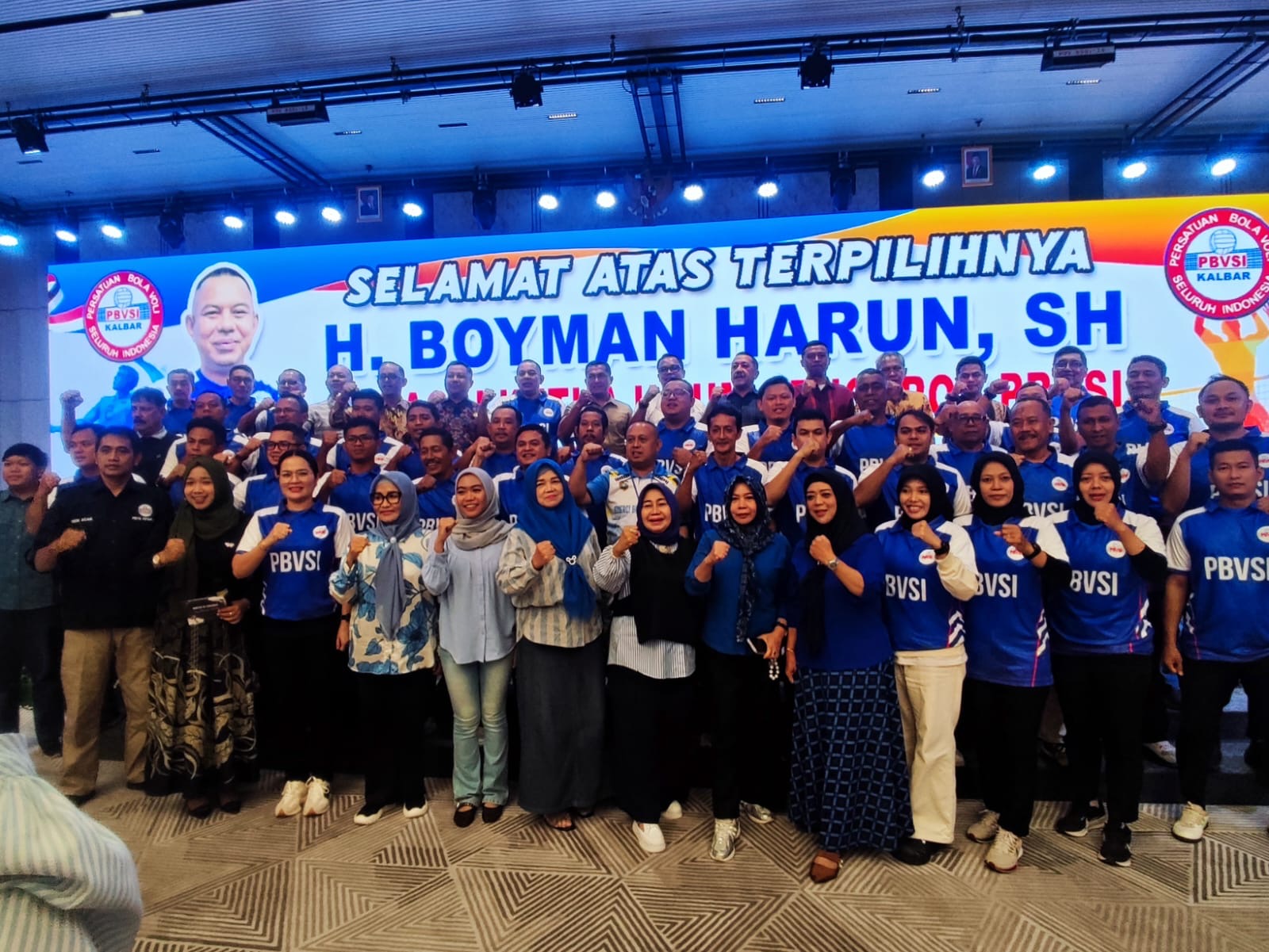 Anggota DPR RI dari Fraksi PAN yang juga Ketua DPW PAN Kalbar menahkodai Pengprov PBVSI Kalbar periode berikutnya mengantikan ketua lama yakni Irwan, mantan Wakil Walikota Singkawang.