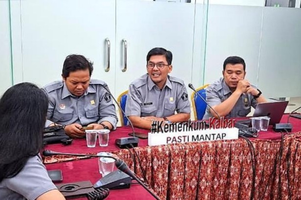 Kanwil Kemenkum Kalbar menggelar rapat harmonisasi Raperbup Melawi pada Senin (15/12).