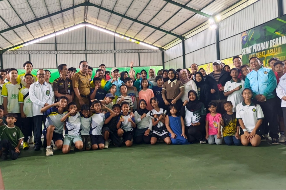 Open Turnamen PELTI dimulai di lapangan tenis semi indoor Palapa Pontianak pada Senin (15/12).
