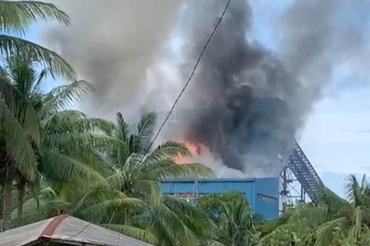 Cuplikan video kebakaran di Unit 1 PLTU Bengkayang, Senin (15/12/2025).