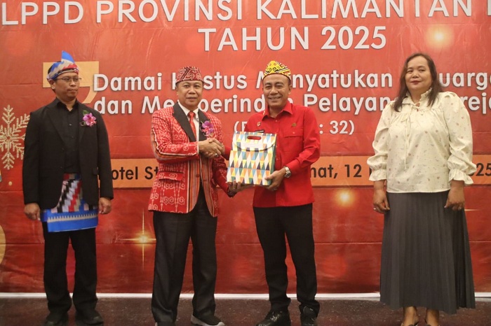 HADIR: Wakil Gubernur Kalimantan Barat Krisantus Kurniawan menghadiri Malam Doa, Pujian, dan Penyembahan LPPD Kalbar 2025 di Pontianak.