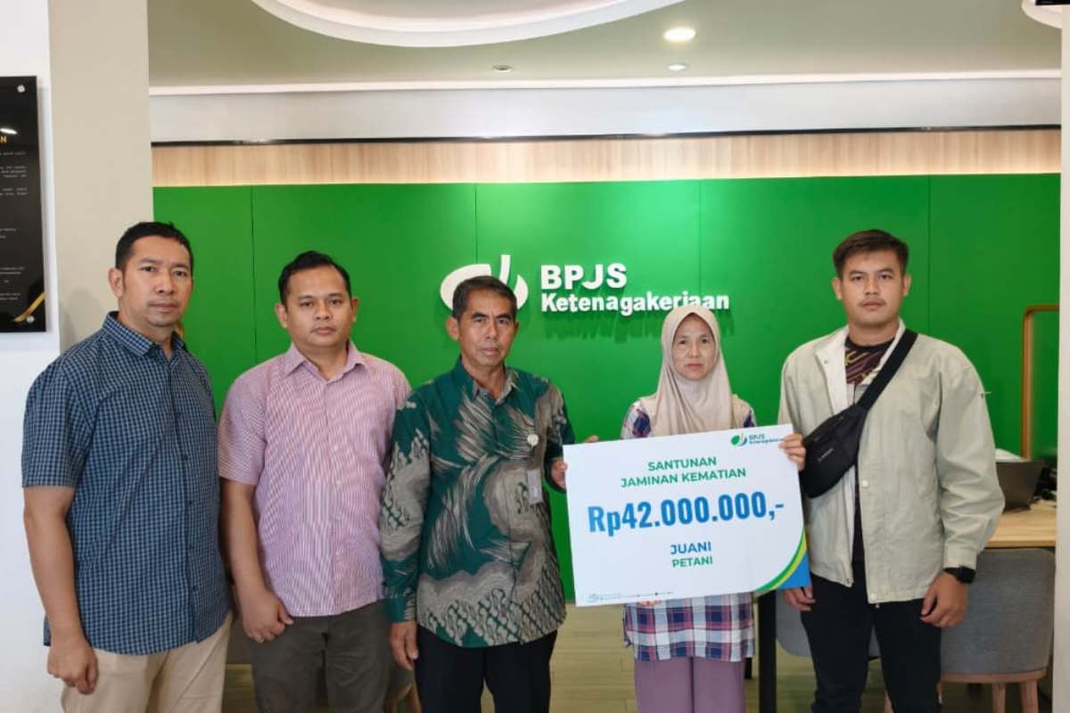Ahli Waris seorang petani di Teluk Pakedai Kabupaten Kubu Raya mendapatkan klaim JKM dari BPJS Ketenagakerjaan pada Rabu (17/12).