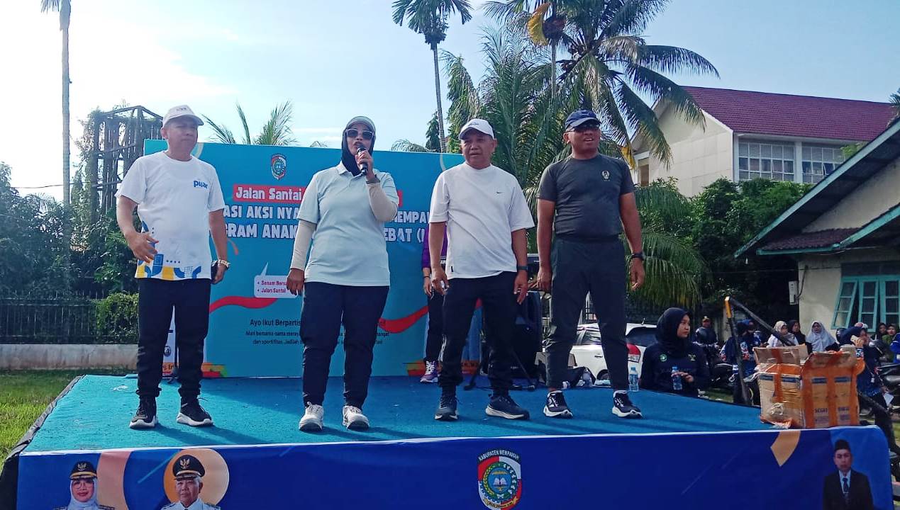 DEKLARASI: Bupati Erlina dan Wabup Juli Suryadi saat memimpin kegiatan deklarasi aksi nyata program 7 KAIH