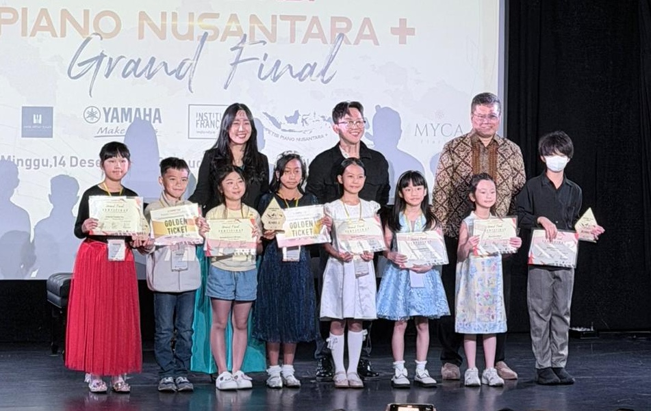 JUARA : Gladys Kasan (Dua kanan) saat meraih Juara 3 pada kategori pemula B dalam ajang Kompetisi Piano Nusantara Plus 2025 di Jakarta.